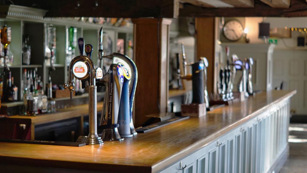 The Greyhound Inn Chalfont St Peter Екстериор снимка